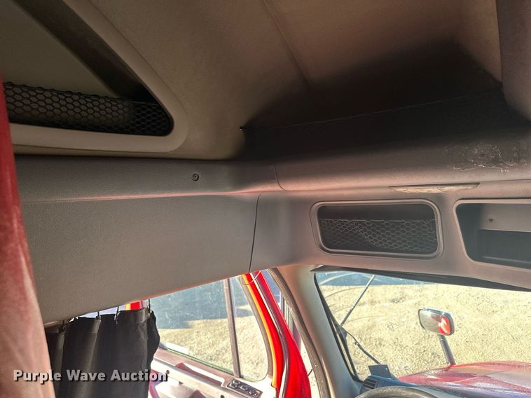 image for item LO9437 2014 Freightliner Cascadia  semi truck