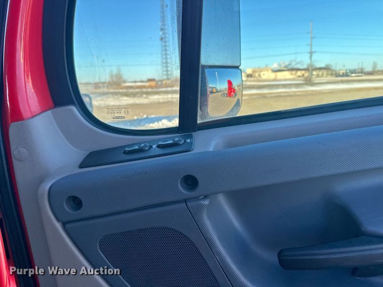 image for item LO9437 2014 Freightliner Cascadia  semi truck