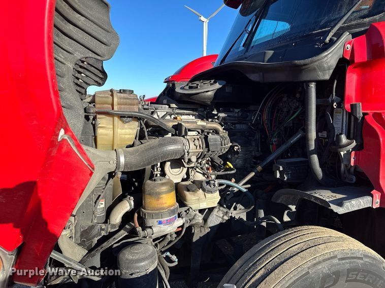 image for item LO9437 2014 Freightliner Cascadia  semi truck