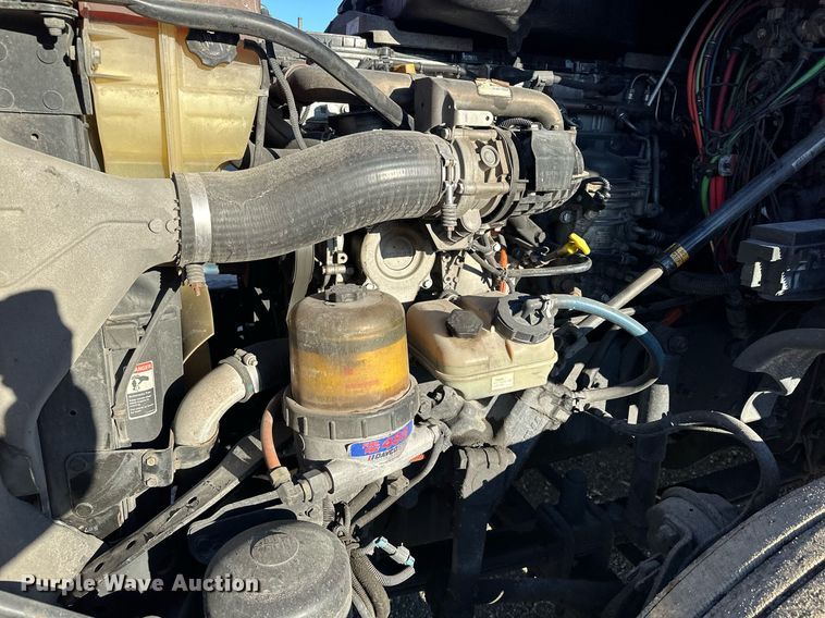 image for item LO9437 2014 Freightliner Cascadia  semi truck