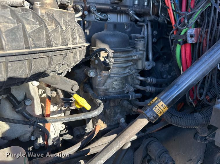 image for item LO9437 2014 Freightliner Cascadia  semi truck