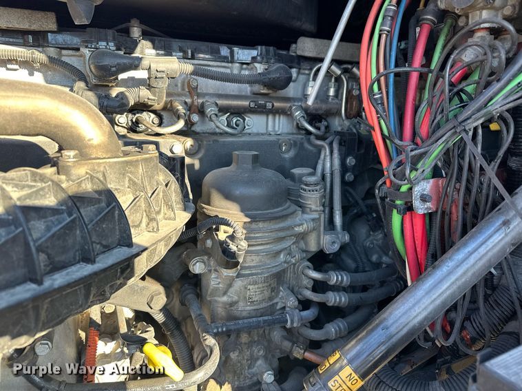 image for item LO9437 2014 Freightliner Cascadia  semi truck