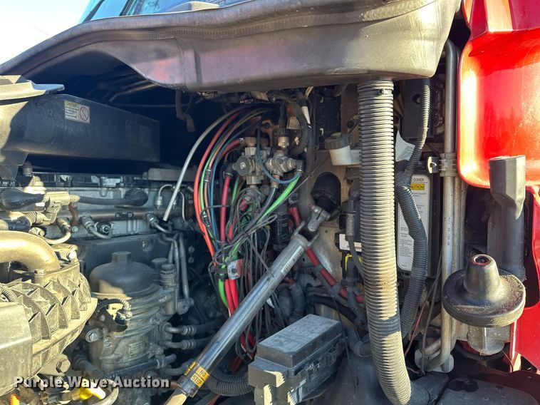 image for item LO9437 2014 Freightliner Cascadia  semi truck