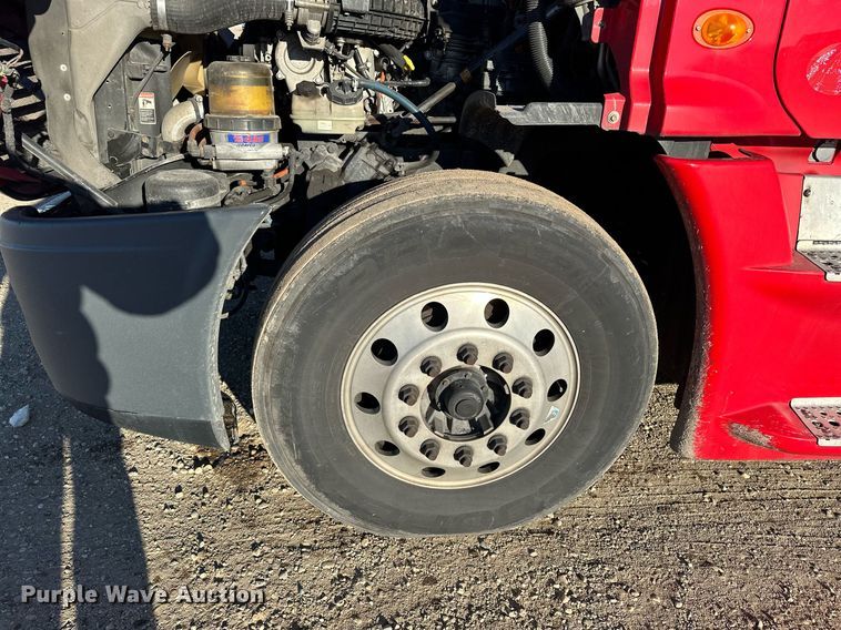 image for item LO9437 2014 Freightliner Cascadia  semi truck