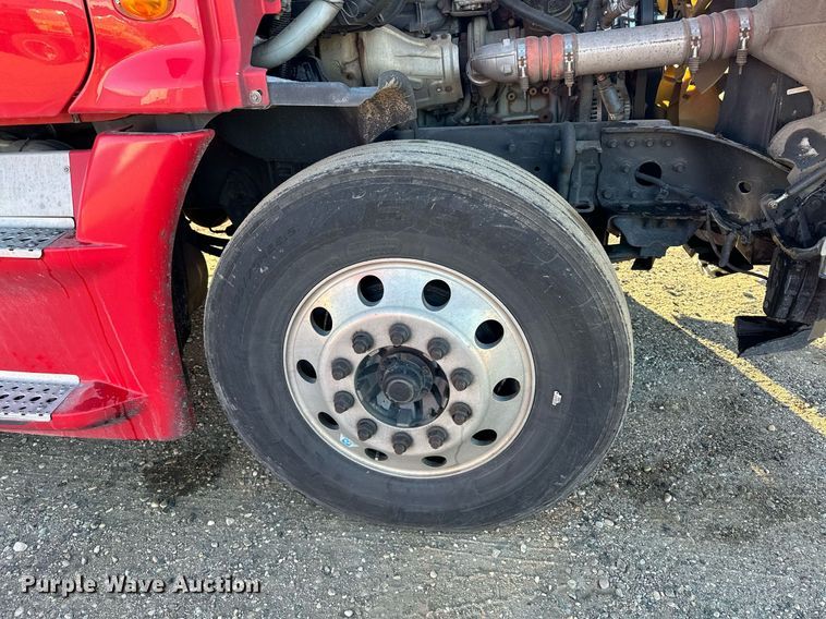 image for item LO9437 2014 Freightliner Cascadia  semi truck