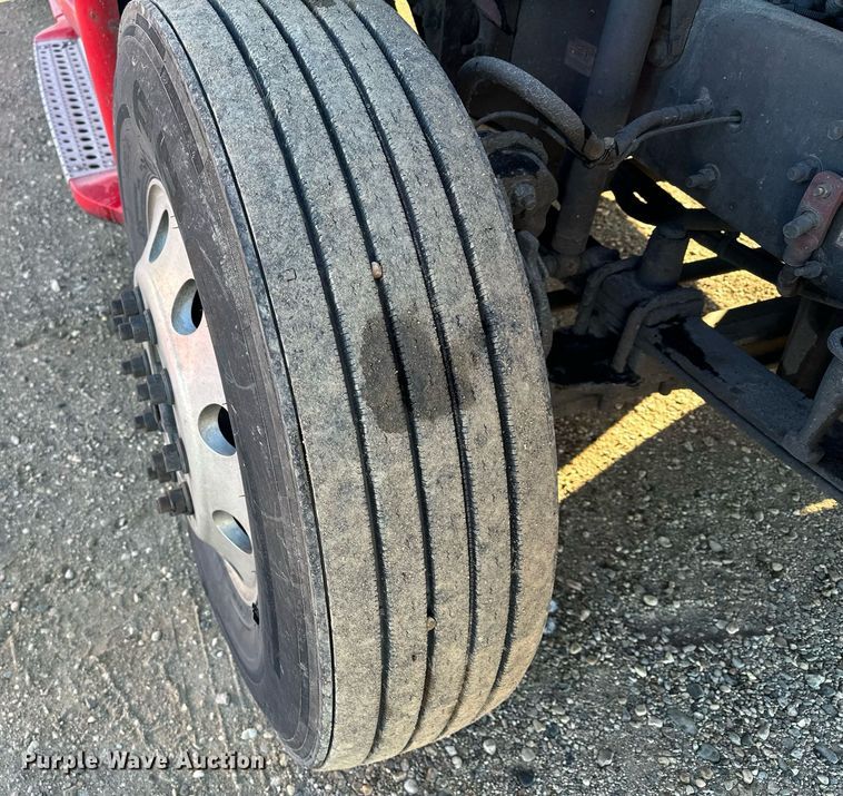 image for item LO9437 2014 Freightliner Cascadia  semi truck