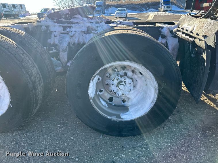 image for item LO9437 2014 Freightliner Cascadia  semi truck