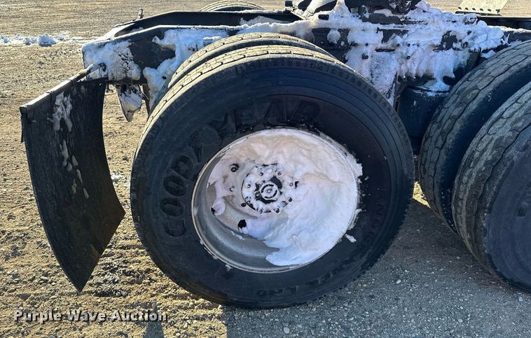 image for item LO9437 2014 Freightliner Cascadia  semi truck