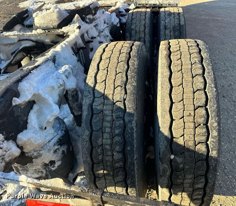 image for item LO9437 2014 Freightliner Cascadia  semi truck