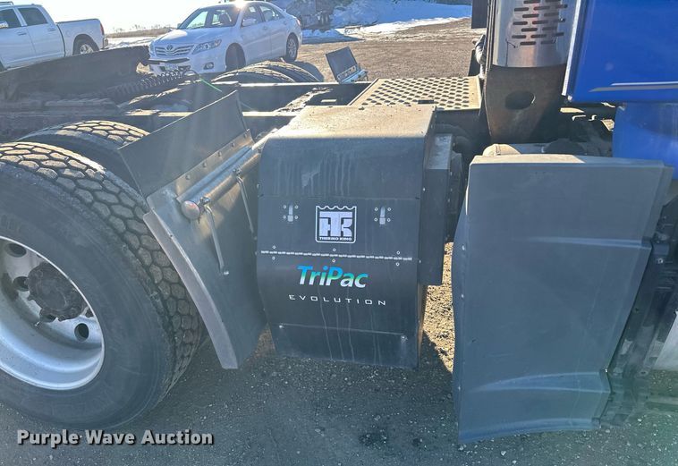 image for item LO9438 2013 Freightliner Cascadia  semi truck