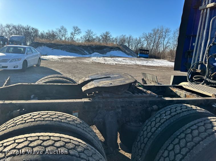 image for item LO9438 2013 Freightliner Cascadia  semi truck