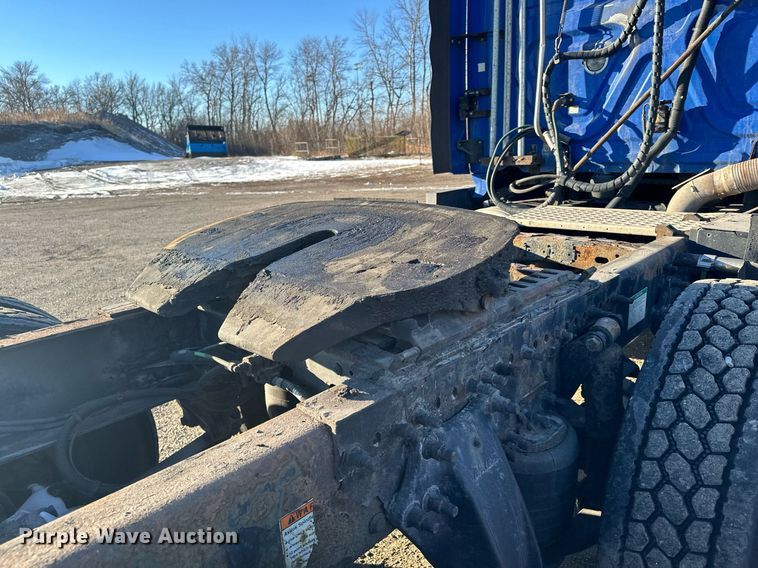 image for item LO9438 2013 Freightliner Cascadia  semi truck