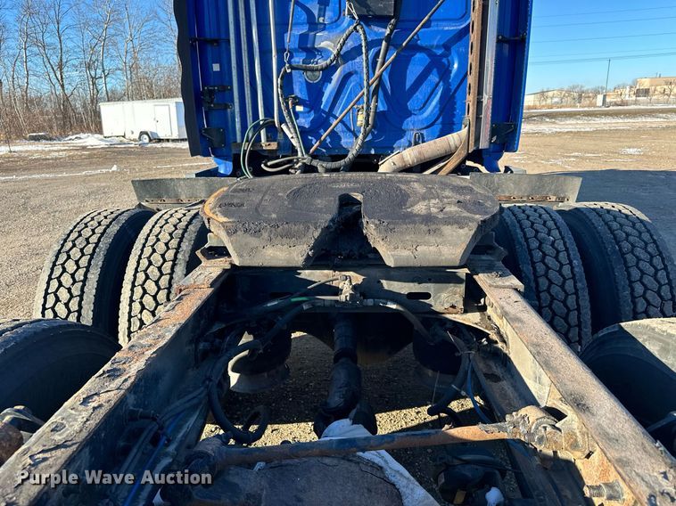 image for item LO9438 2013 Freightliner Cascadia  semi truck