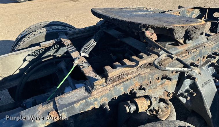 image for item LO9438 2013 Freightliner Cascadia  semi truck