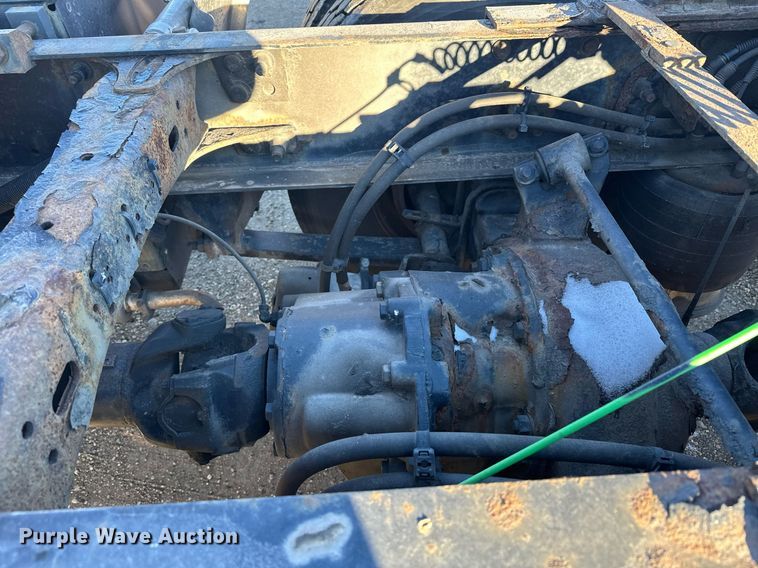 image for item LO9438 2013 Freightliner Cascadia  semi truck