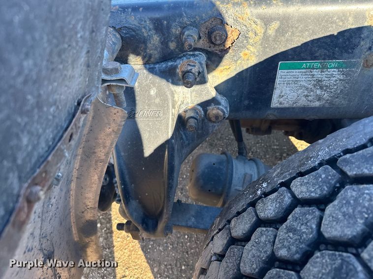 image for item LO9438 2013 Freightliner Cascadia  semi truck