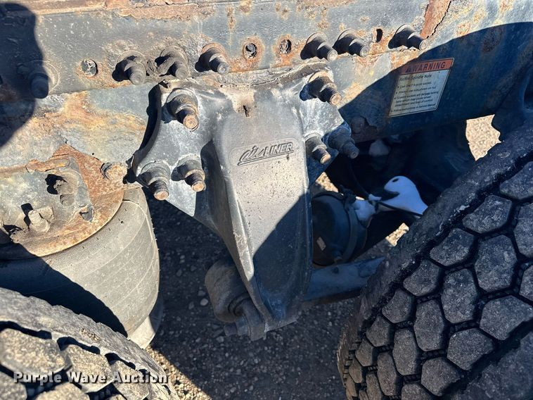 image for item LO9438 2013 Freightliner Cascadia  semi truck