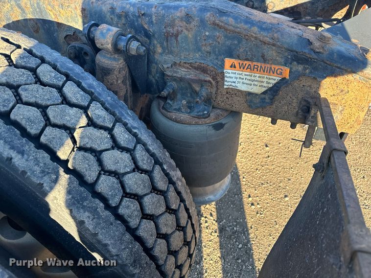 image for item LO9438 2013 Freightliner Cascadia  semi truck