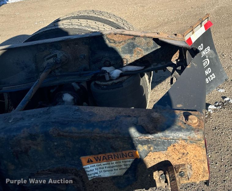 image for item LO9438 2013 Freightliner Cascadia  semi truck