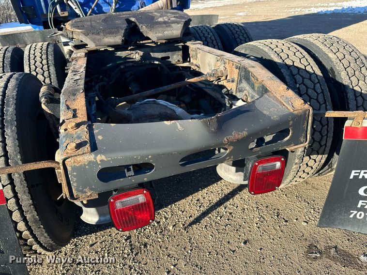 image for item LO9438 2013 Freightliner Cascadia  semi truck