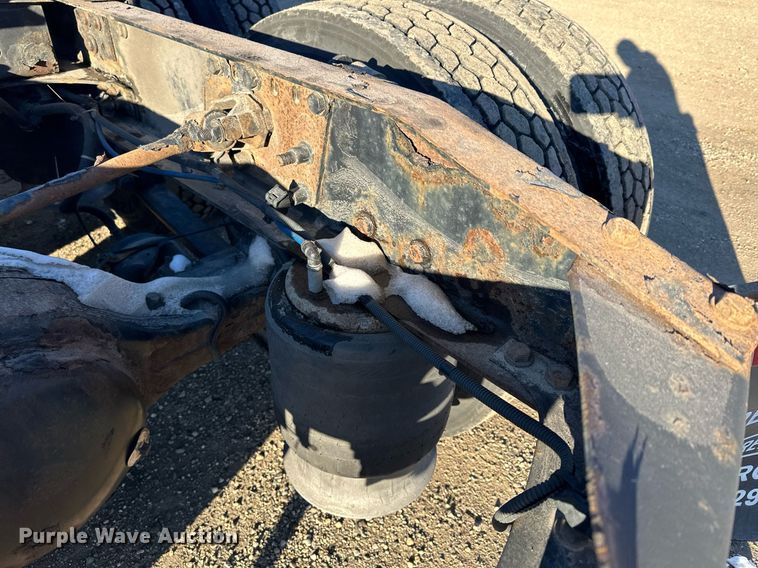 image for item LO9438 2013 Freightliner Cascadia  semi truck