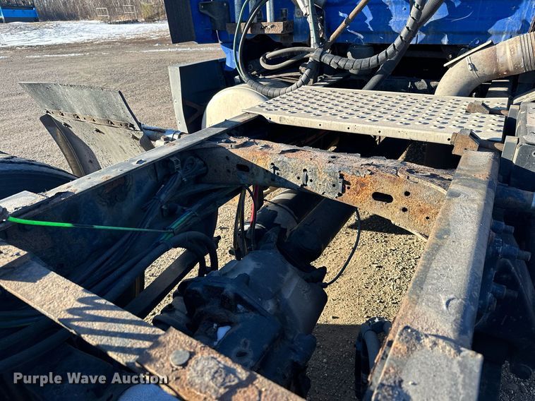 image for item LO9438 2013 Freightliner Cascadia  semi truck