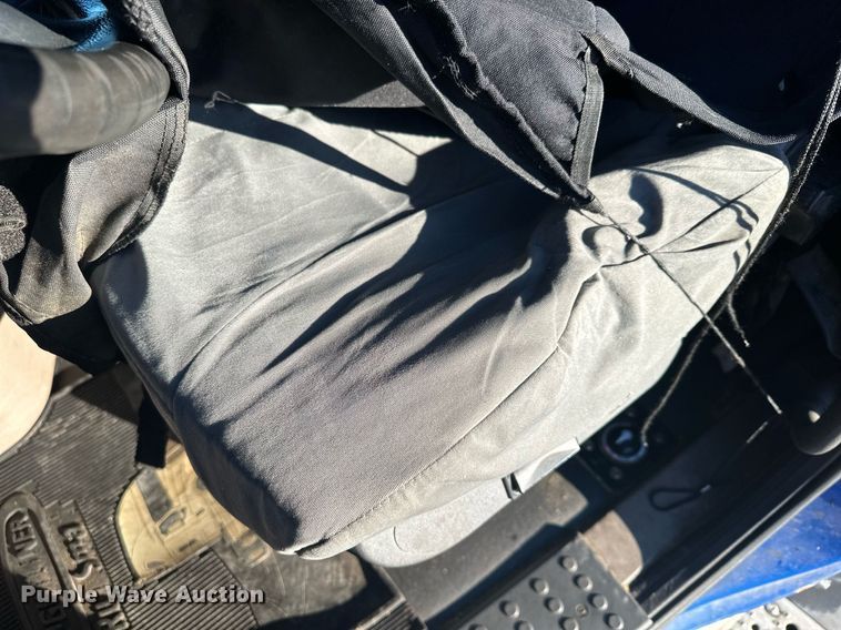 image for item LO9438 2013 Freightliner Cascadia  semi truck