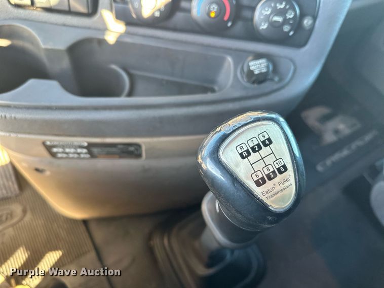 image for item LO9438 2013 Freightliner Cascadia  semi truck