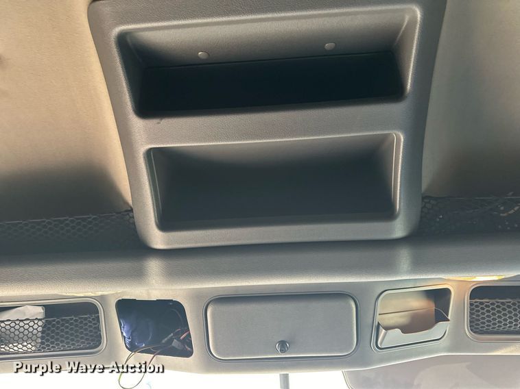 image for item LO9438 2013 Freightliner Cascadia  semi truck