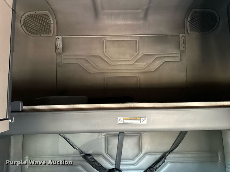 image for item LO9438 2013 Freightliner Cascadia  semi truck