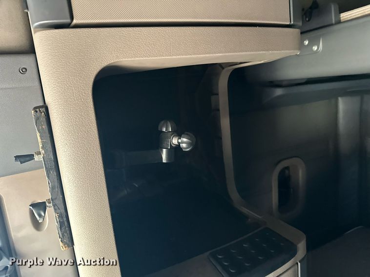 image for item LO9438 2013 Freightliner Cascadia  semi truck