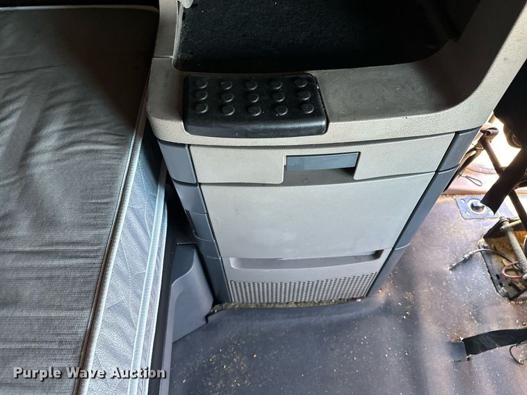 image for item LO9438 2013 Freightliner Cascadia  semi truck