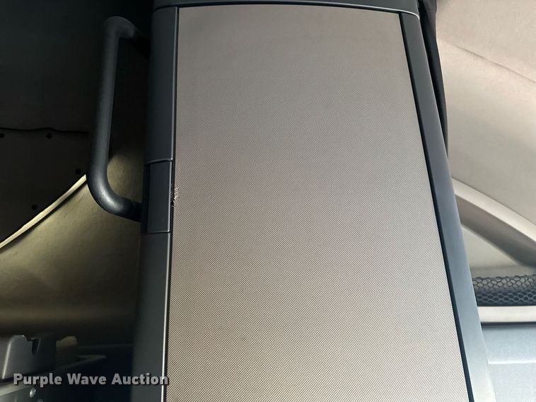 image for item LO9438 2013 Freightliner Cascadia  semi truck