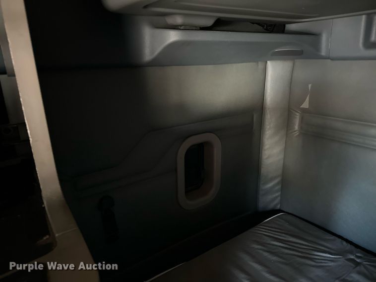 image for item LO9438 2013 Freightliner Cascadia  semi truck