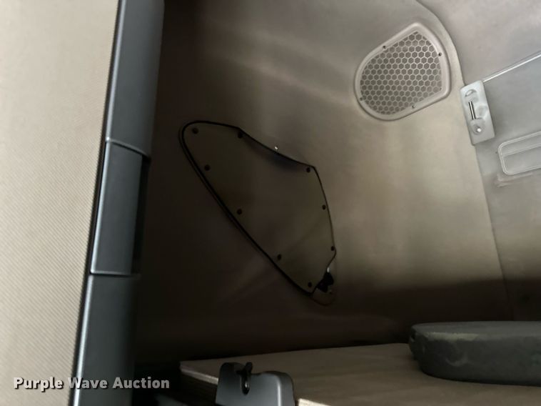 image for item LO9438 2013 Freightliner Cascadia  semi truck