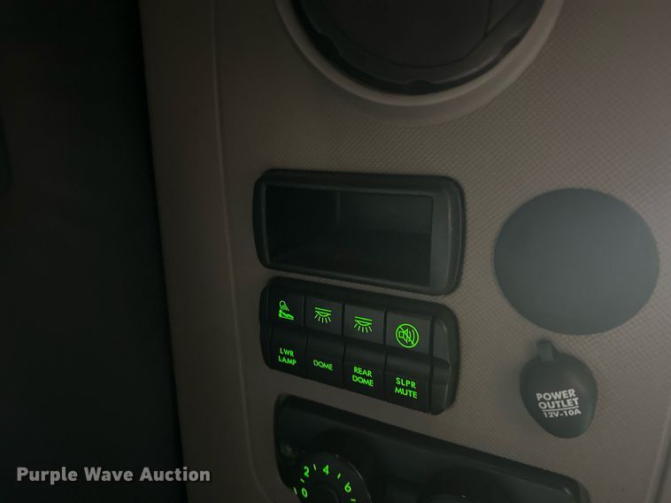 image for item LO9438 2013 Freightliner Cascadia  semi truck