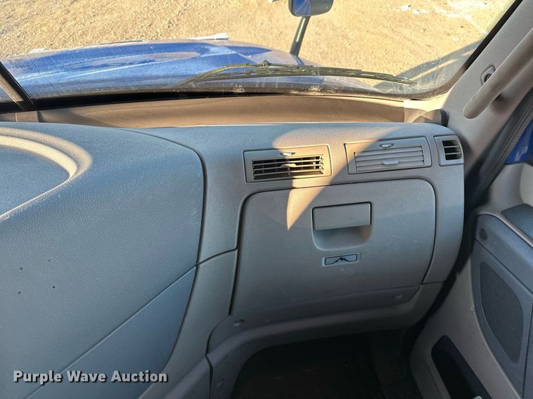 image for item LO9438 2013 Freightliner Cascadia  semi truck