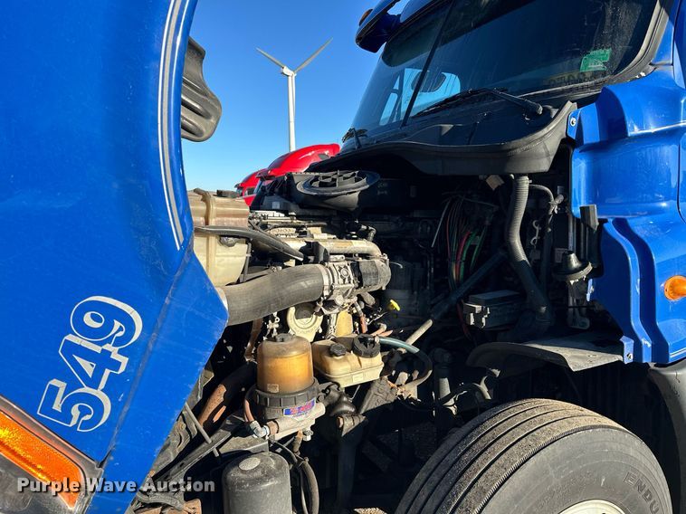 image for item LO9438 2013 Freightliner Cascadia  semi truck