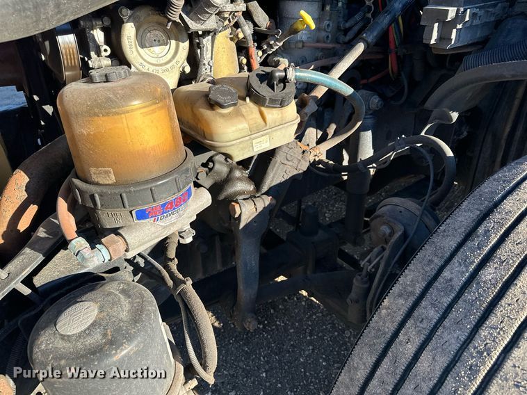 image for item LO9438 2013 Freightliner Cascadia  semi truck