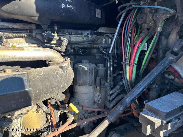 image for item LO9438 2013 Freightliner Cascadia  semi truck