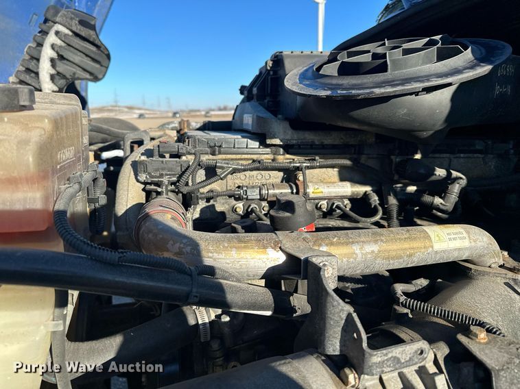 image for item LO9438 2013 Freightliner Cascadia  semi truck