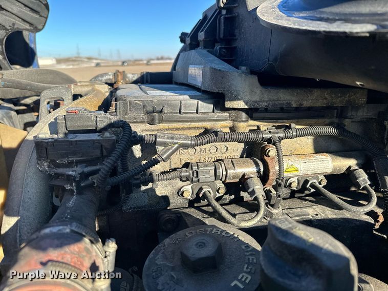 image for item LO9438 2013 Freightliner Cascadia  semi truck