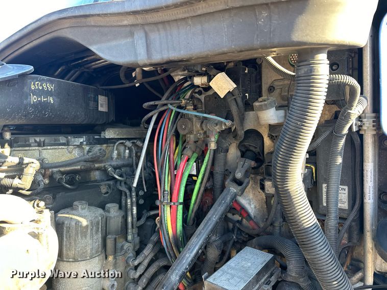 image for item LO9438 2013 Freightliner Cascadia  semi truck