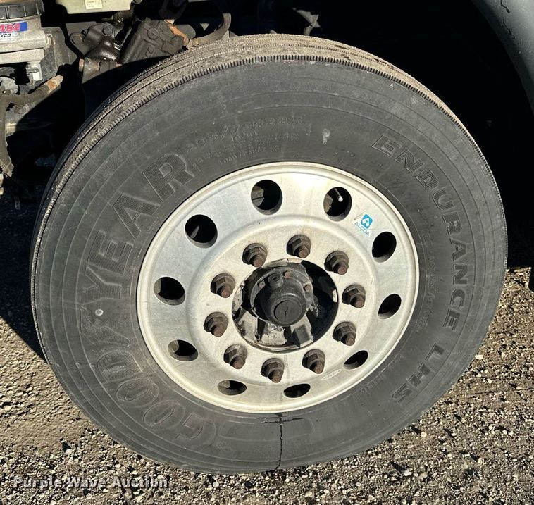 image for item LO9438 2013 Freightliner Cascadia  semi truck