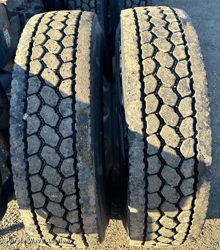 image for item LO9438 2013 Freightliner Cascadia  semi truck