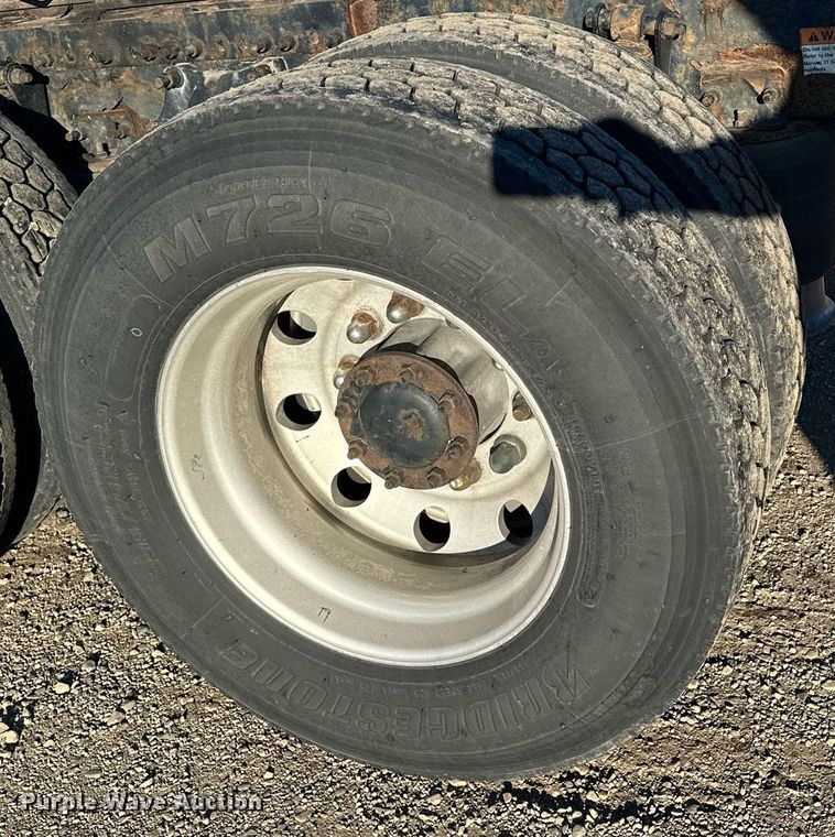 image for item LO9438 2013 Freightliner Cascadia  semi truck