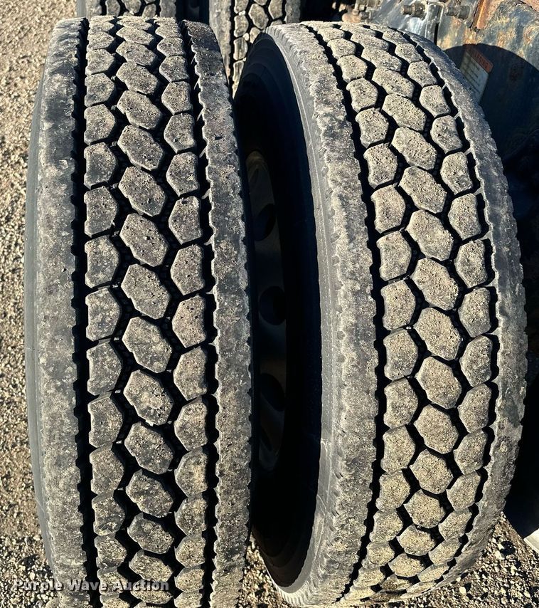 image for item LO9438 2013 Freightliner Cascadia  semi truck