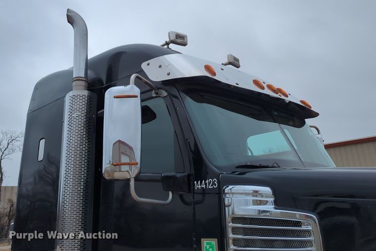 image for item LY9498 2016 Freightliner Coronado 122SD  semi truck