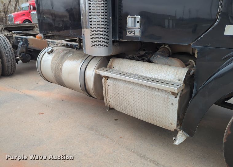 image for item LY9498 2016 Freightliner Coronado 122SD  semi truck