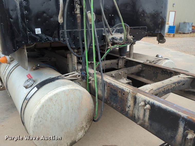 image for item LY9498 2016 Freightliner Coronado 122SD  semi truck